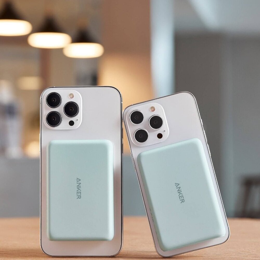 Foldable Magnetic Wireless Portable Charger - Picture 3 of 4